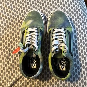 Unisex tiedye vans. US size: 7.5 mens, 9.0 womens